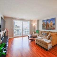 Beautiful Condo in Brickell + Balcony/Free parking