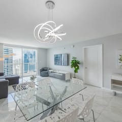 Highrise Condo in Brickell + Balcony/Free parking