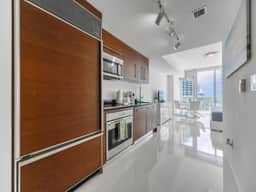 Apt 2405 · Brickell Icon Studio King bed
