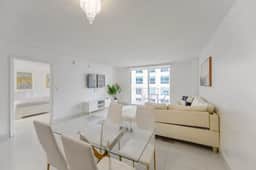 Beautiful Brickell Condo + Balcony/Free Parking