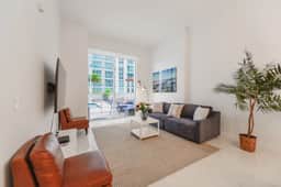 Beautiful PoolSide 1 Bedroom in Brickell