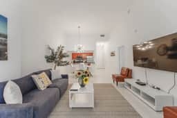 Beautiful PoolSide 1 Bedroom in Brickell