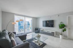 Highrise Condo in Brickell + Balcony/Free parking - Image 3