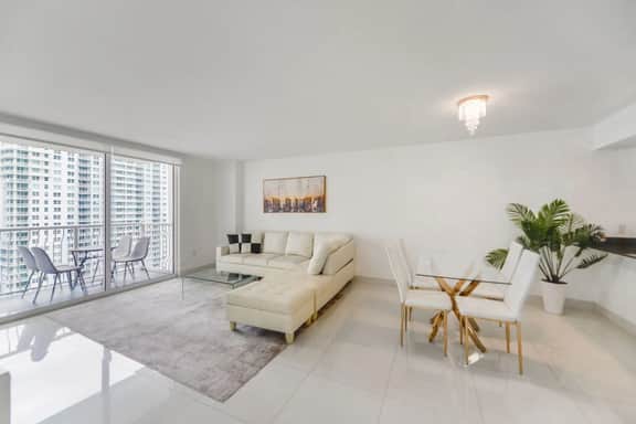 Beautiful Brickell Condo + Balcony/Free Parking