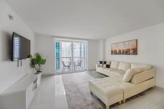 Beautiful Brickell Condo + Balcony/Free Parking