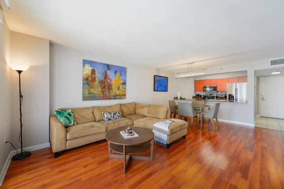 Beautiful Condo in Brickell + Balcony/Free parking