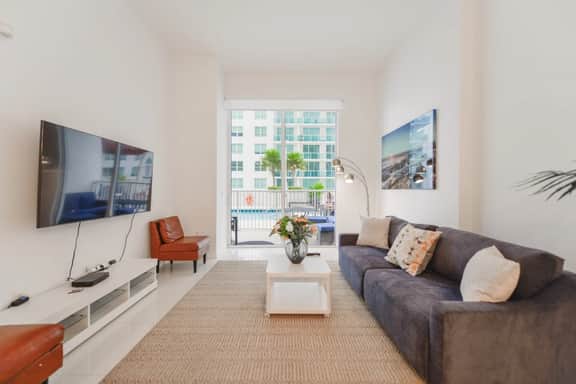 Beautiful PoolSide 1 Bedroom in Brickell