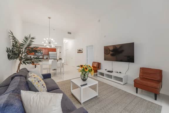 Beautiful PoolSide 1 Bedroom in Brickell