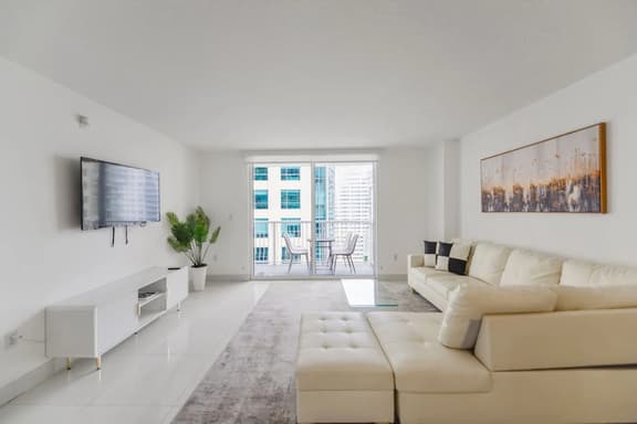 Beautiful Brickell Condo + Balcony/Free Parking