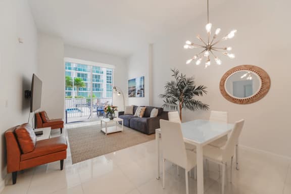Beautiful PoolSide 1 Bedroom in Brickell