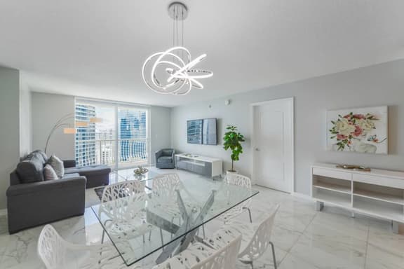 Highrise Condo in Brickell + Balcony/Free parking - Image 1